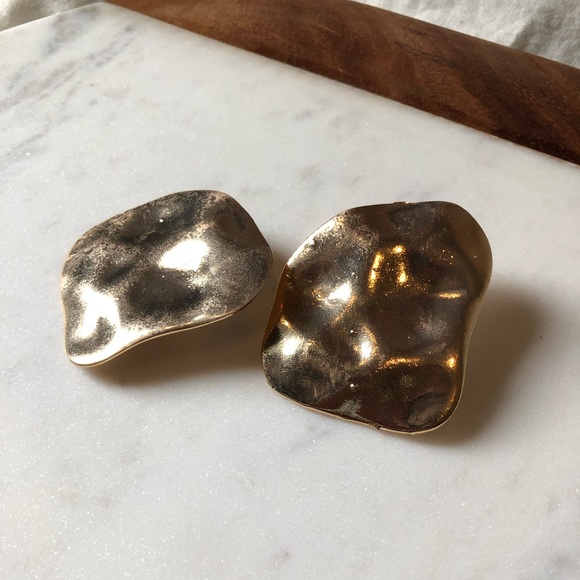 Jewelry - NWOT Statement textured earrings